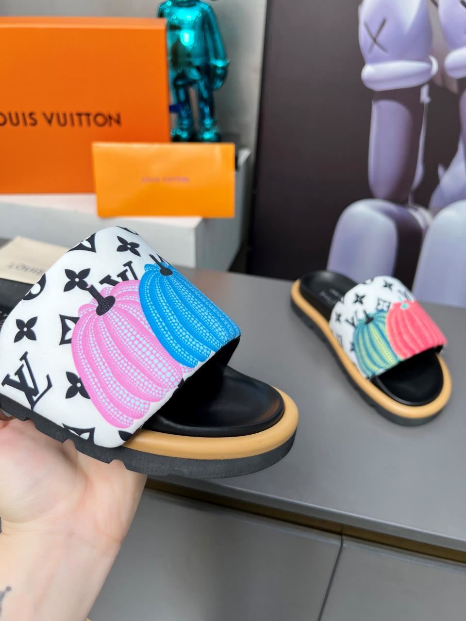 Louis Vuitton Slippers